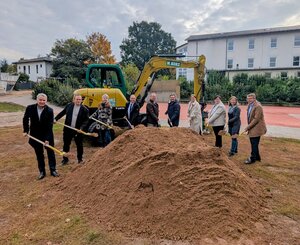 Bild vergr&ouml;&szlig;ern: 2026-10-26 Spatenstich GS Saulheim